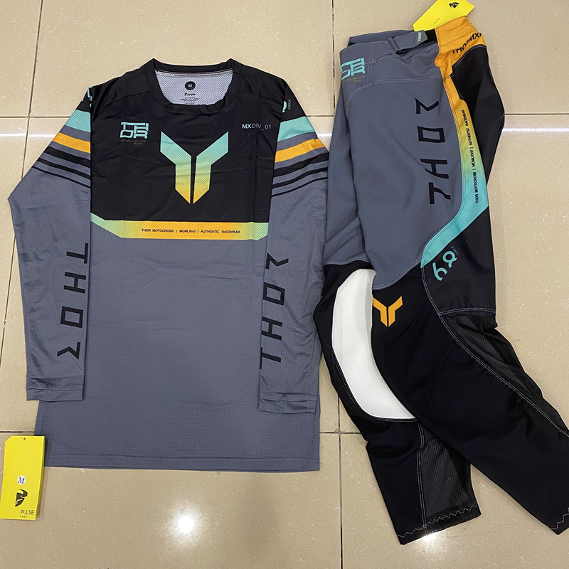طقم ملابس رياضية للدراجات النا - مراجعة Riding Gear وسعره